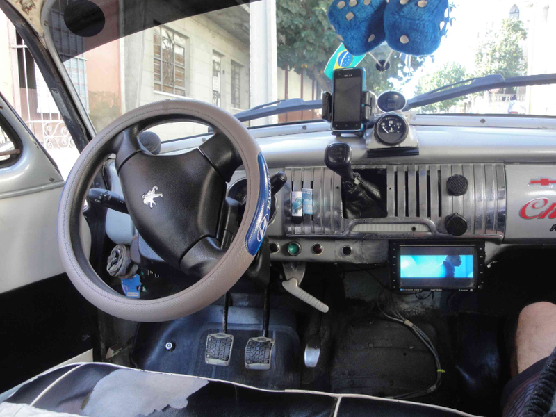 Peugeot 206 steering column and a gearstick sticking out where the radio speaker should normally be, typical Cuban taxi